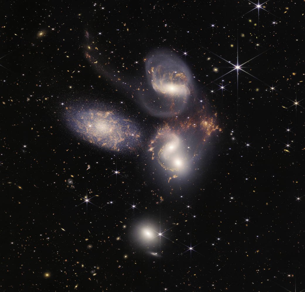 20220714 - Nasa - James Web - main_image_galaxies_stephans_quintet_sq_nircam_miri_final-5mb